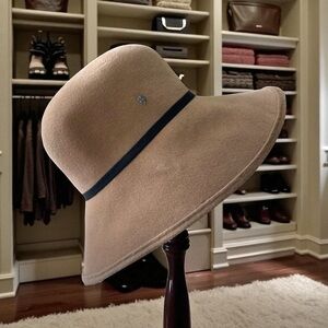 HELEN KAMINSKI TAN FELT HAT